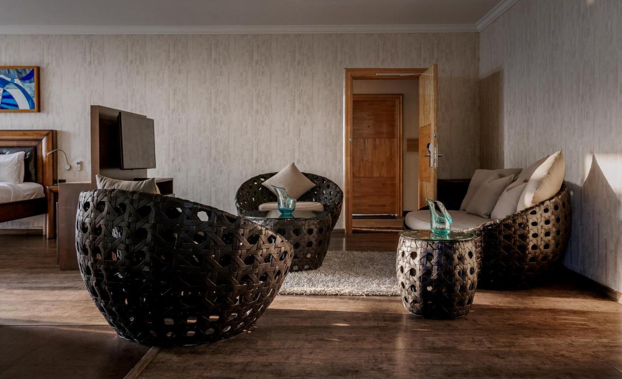 The Panoramic Getaway Hotel Munnar Exterior foto The interior of a suite at the Mandarin Oriental, Munich