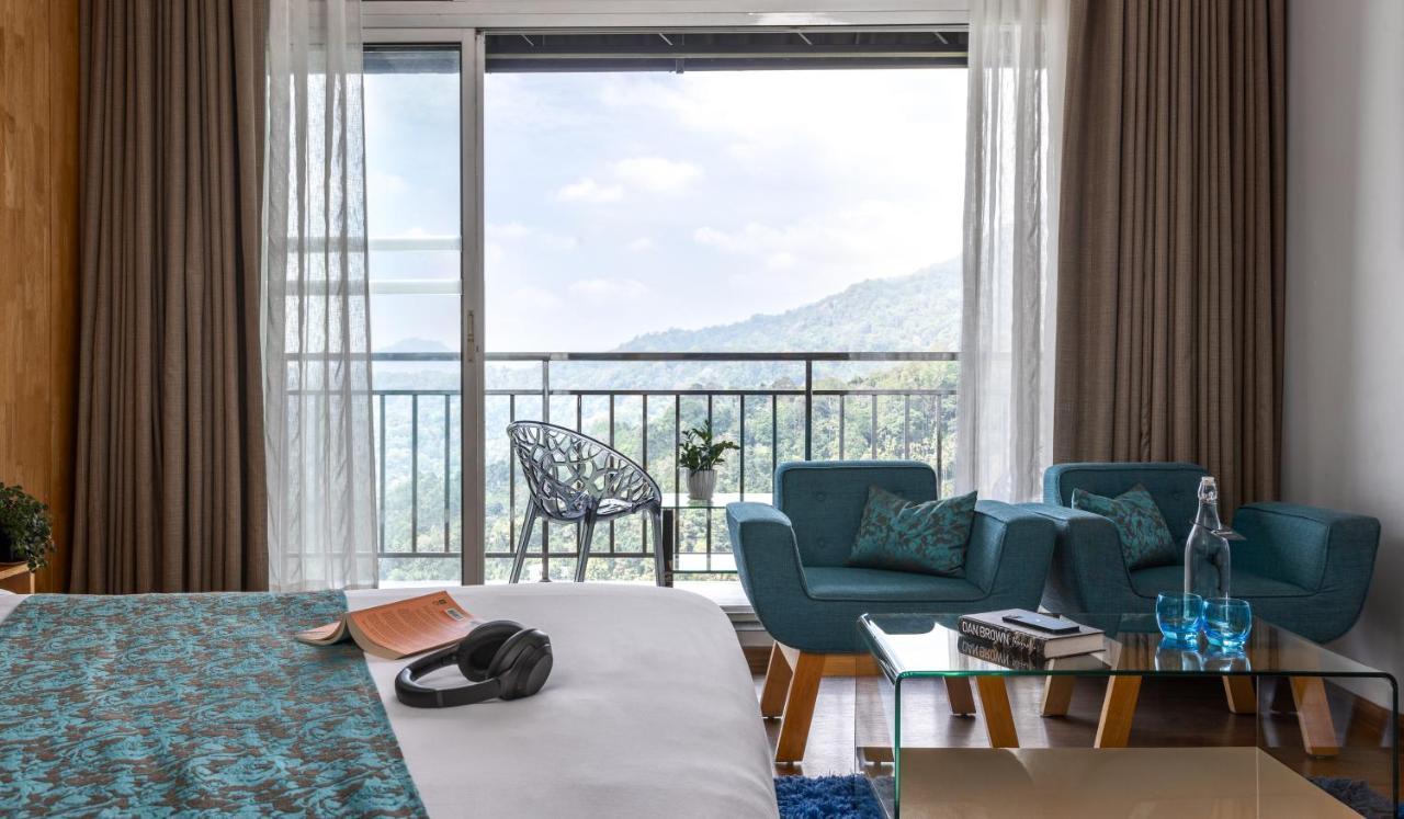 The Panoramic Getaway Hotel Munnar Exterior foto A room at the hotel