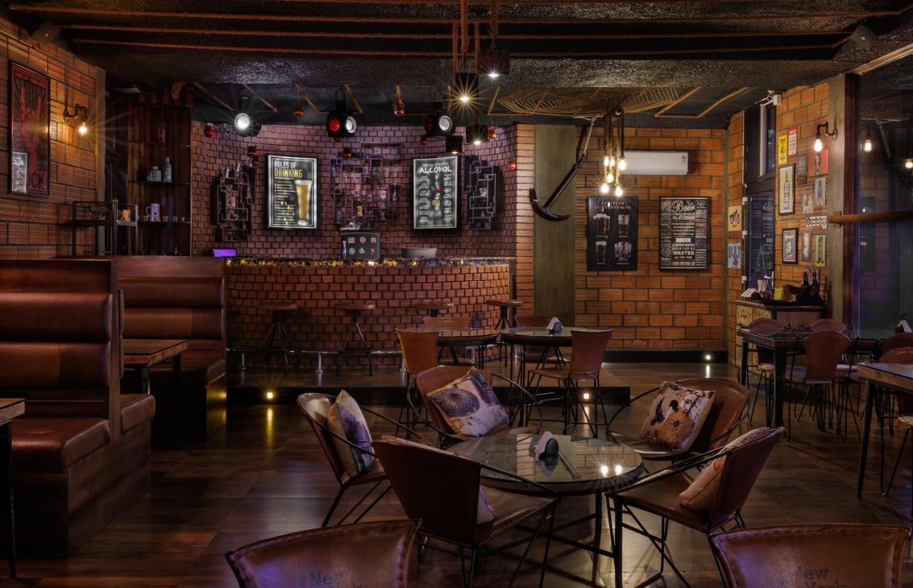 The Panoramic Getaway Hotel Munnar Exterior foto The interior of the bar