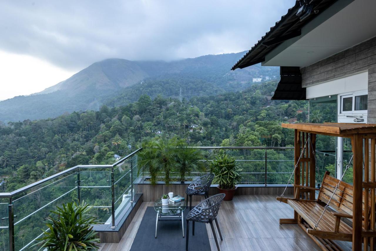 The Panoramic Getaway Hotel Munnar Exterior foto View of the mountain from the balcony of a house in the village