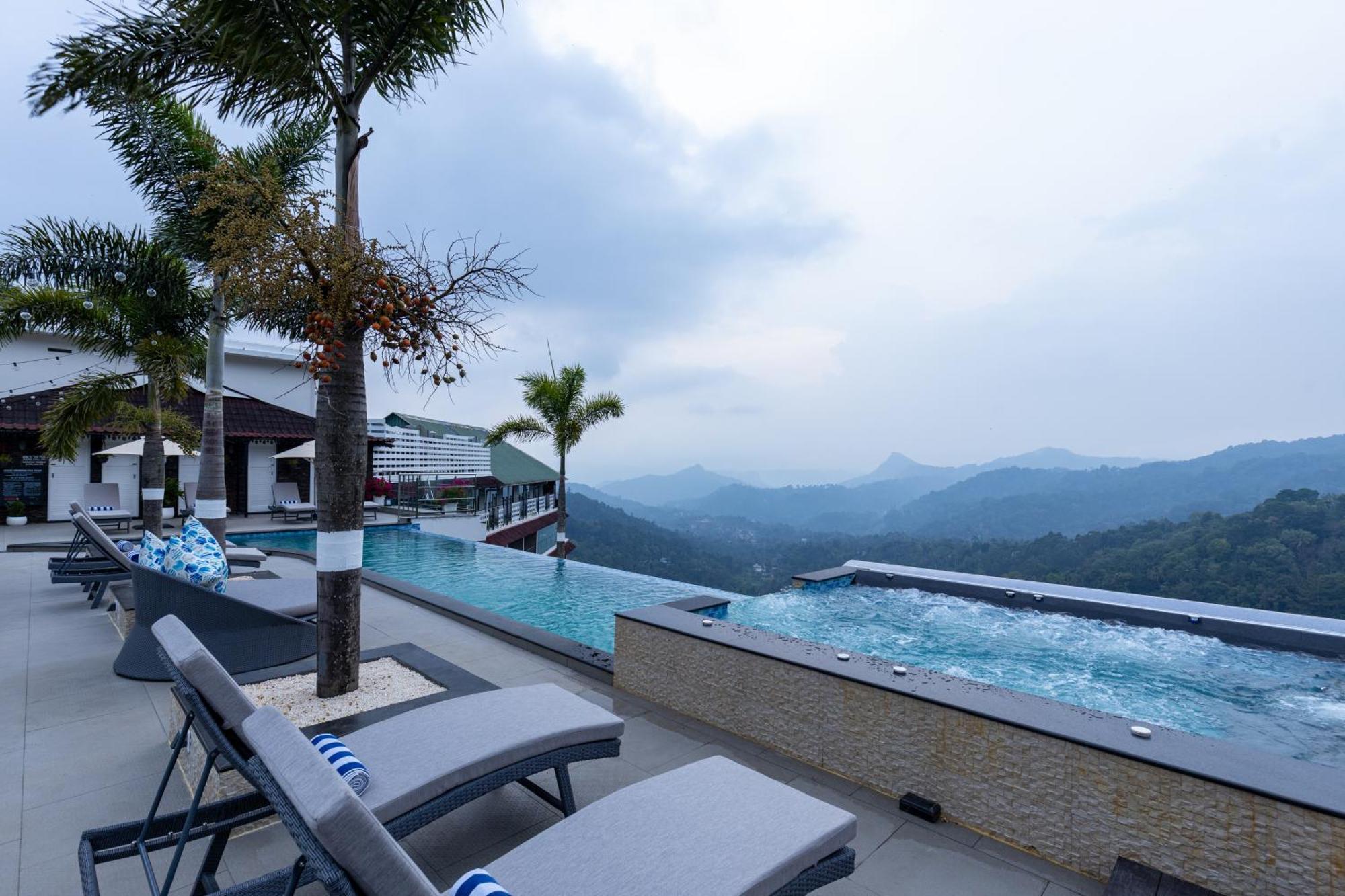 The Panoramic Getaway Hotel Munnar Exterior foto The swimming pool at the resort