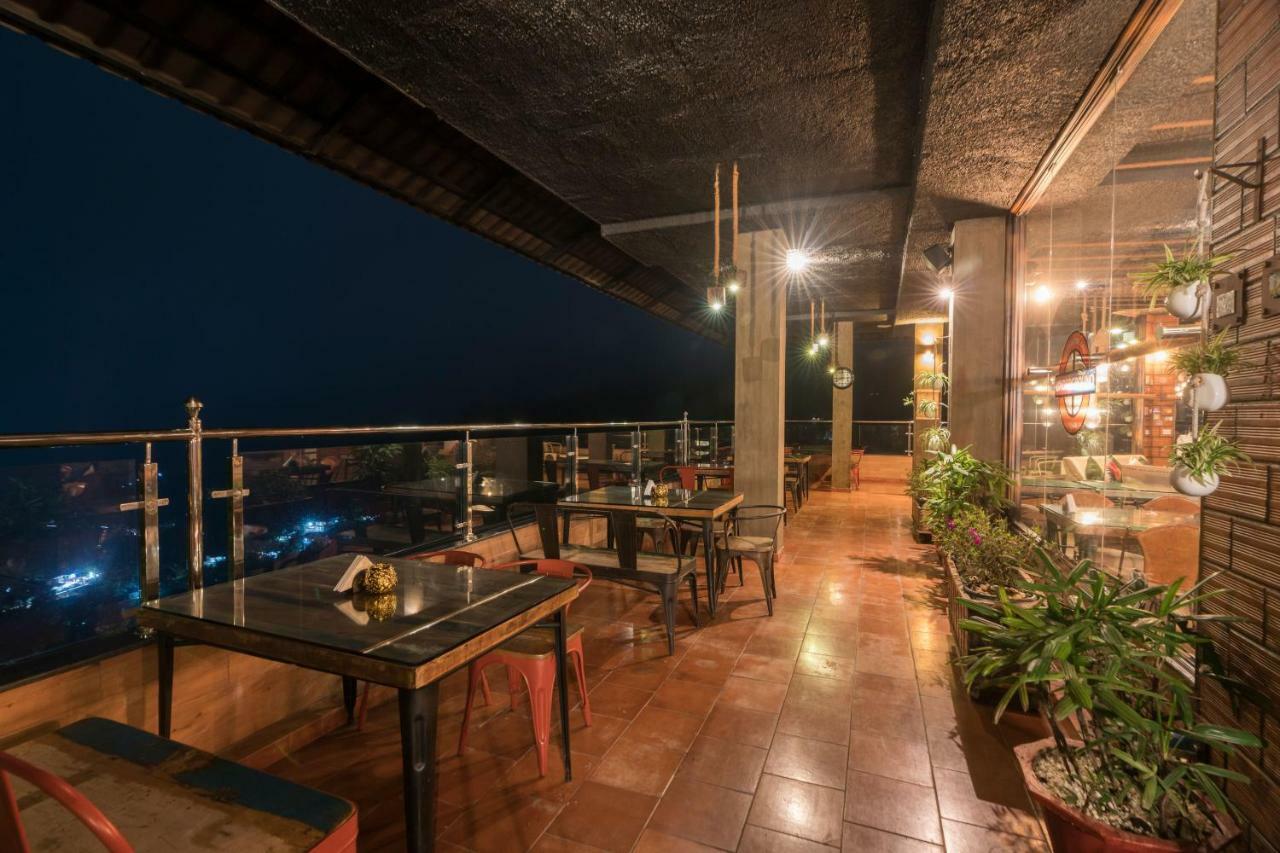 The Panoramic Getaway Hotel Munnar Exterior foto Sky Bar