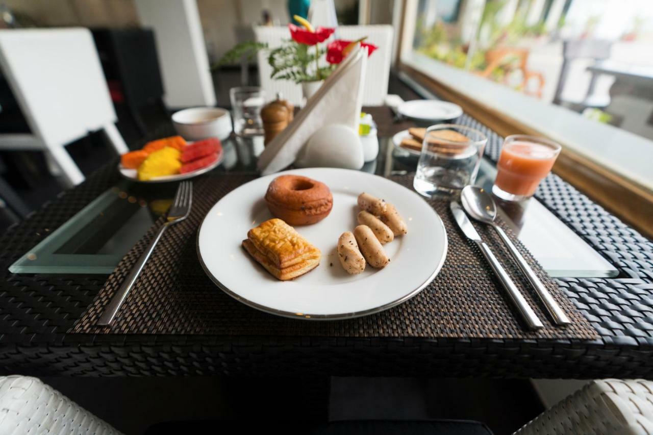 The Panoramic Getaway Hotel Munnar Exterior foto A breakfast table at a hotel