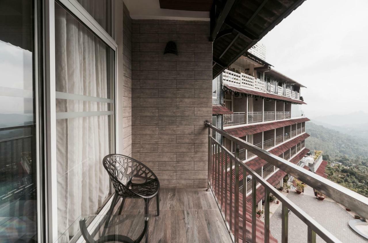 The Panoramic Getaway Hotel Munnar Exterior foto A balcony
