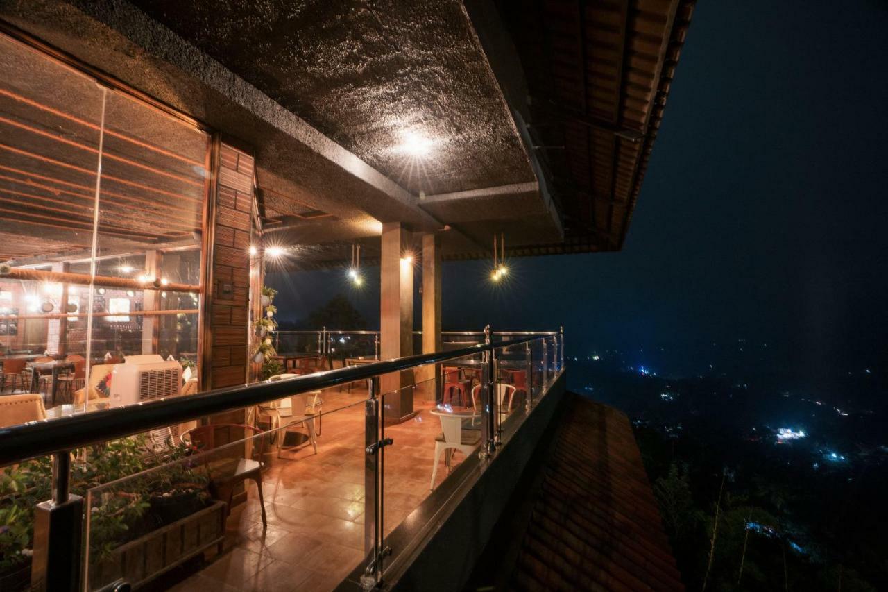 The Panoramic Getaway Hotel Munnar Exterior foto The restaurant at the top of the tower